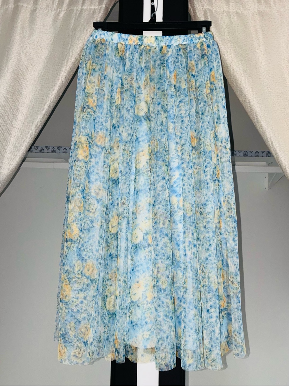 Altar’d State - Moya Floral Tulle Midi Skirt - Picture 3 of 8